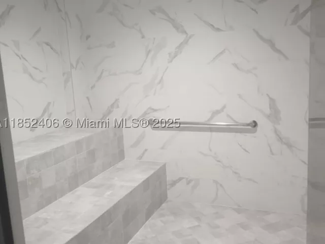 2-bedroom condo for sale in Hollywood - 2751 S Ocean Dr 1406-S - MondialRealty