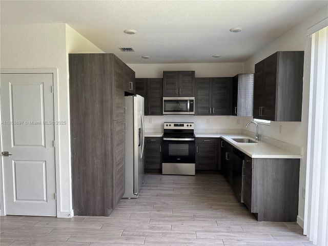 3-bedroom home for rent in Homestead - 1092 SE 23rd Ave 1092 - MondialRealty