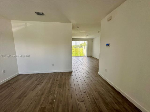 3-bedroom home for rent in Homestead - 1092 SE 23rd Ave 1092 - MondialRealty