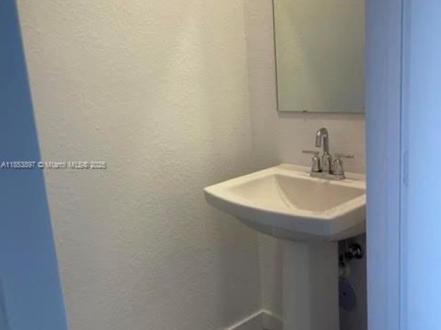 3-bedroom home for rent in Homestead - 1092 SE 23rd Ave 1092 - MondialRealty