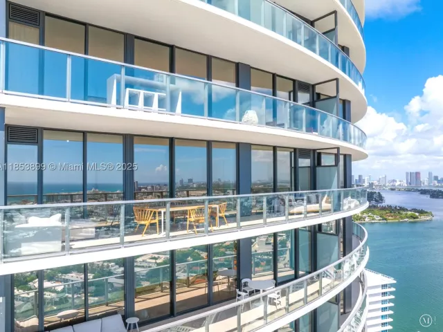2-bedroom condo for sale in Miami Beach - 500 alton rd 3604 - MondialRealty