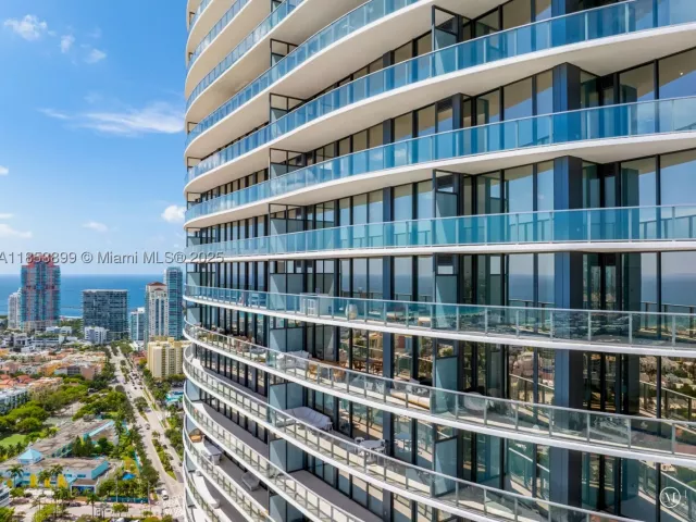 2-bedroom condo for sale in Miami Beach - 500 alton rd 3604 - MondialRealty