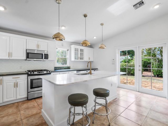 Home for sale at 319 Buckingham Road - photo 6506721