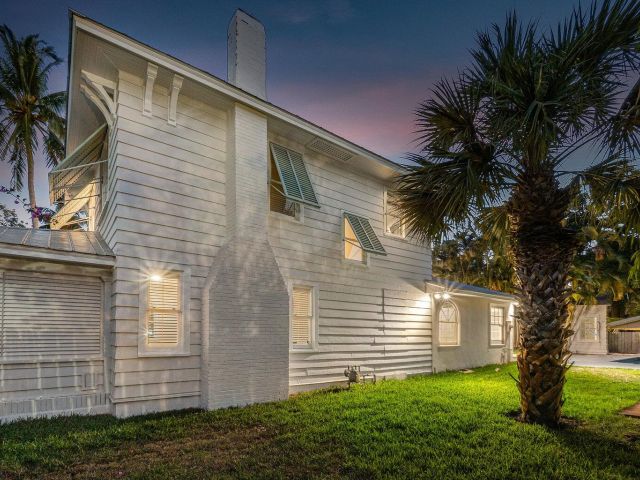 Home for sale at 319 Buckingham Road - photo 6506725