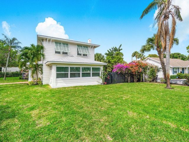 Home for sale at 319 Buckingham Road - photo 6506727