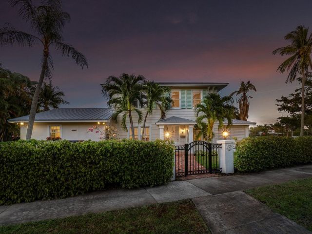 Home for sale at 319 Buckingham Road - photo 6506728