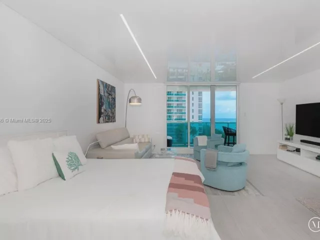 condo for sale in Miami Beach - 2301 Collins Ave 811 - MondialRealty