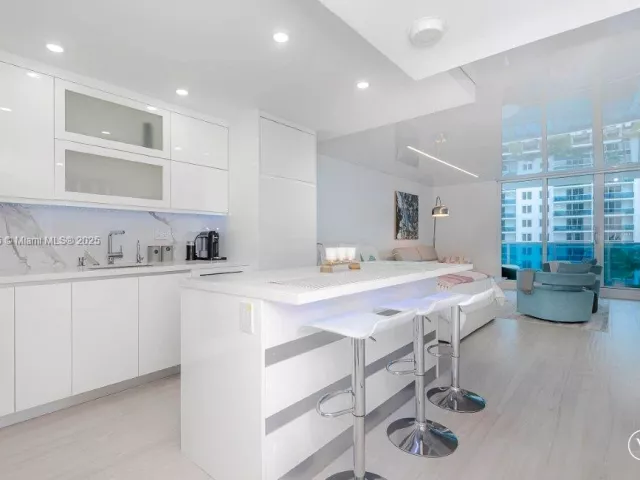condo for sale in Miami Beach - 2301 Collins Ave 811 - MondialRealty