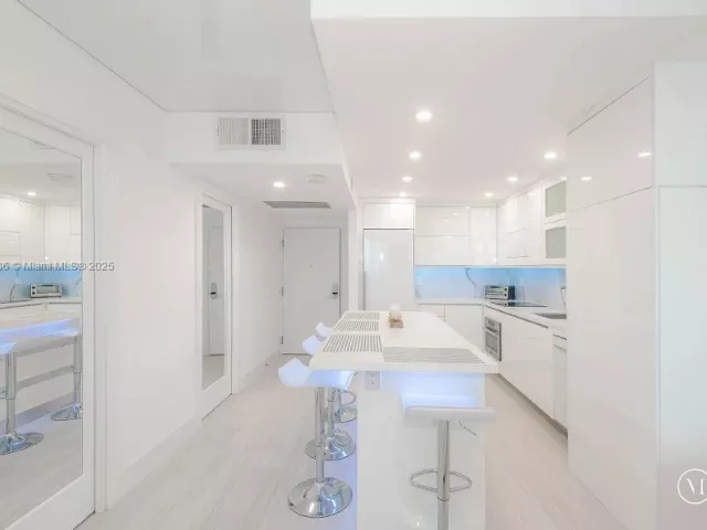 condo for sale in Miami Beach - 2301 Collins Ave 811 - MondialRealty