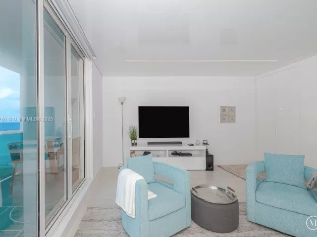 condo for sale in Miami Beach - 2301 Collins Ave 811 - MondialRealty