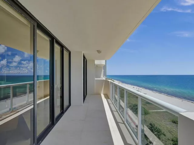 3-bedroom condo for sale in Miami Beach - 5757 Collins Ave 1605 - MondialRealty