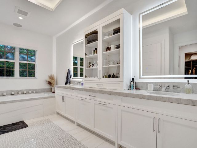 Home for sale at 770 Joe Lee Circle - photo 6436391