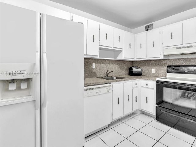 Apartment for sale  Unit #1025 - photo 6384961