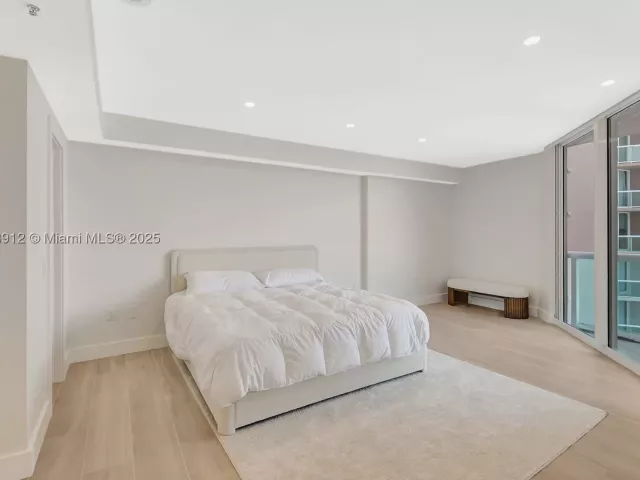 2-bedroom condo for sale in Aventura - 3370 Hidden Bay Dr 812 - MondialRealty
