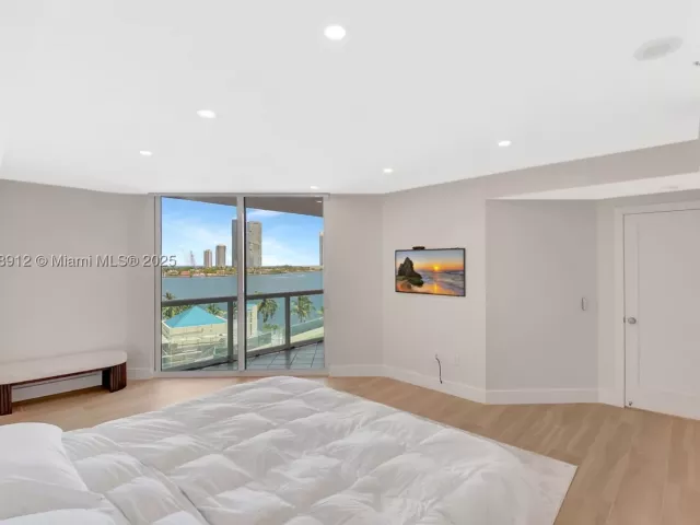 2-bedroom condo for sale in Aventura - 3370 Hidden Bay Dr 812 - MondialRealty