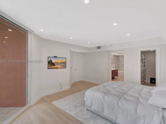 2-bedroom condo for sale in Aventura - 3370 Hidden Bay Dr 812 - MondialRealty