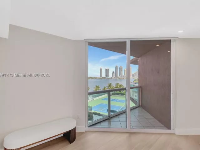 2-bedroom condo for sale in Aventura - 3370 Hidden Bay Dr 812 - MondialRealty