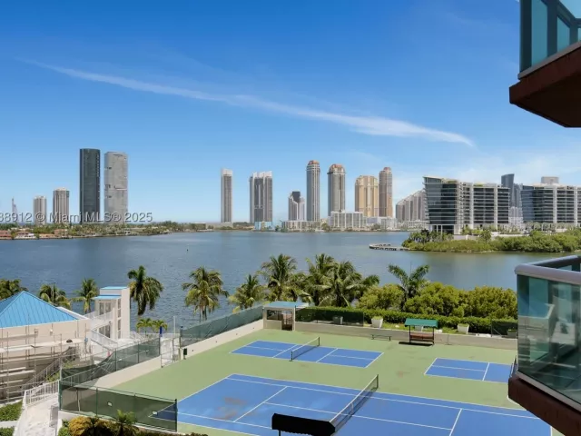 2-bedroom condo for sale in Aventura - 3370 Hidden Bay Dr 812 - MondialRealty