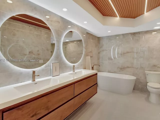 2-bedroom condo for sale in Aventura - 3370 Hidden Bay Dr 812 - MondialRealty