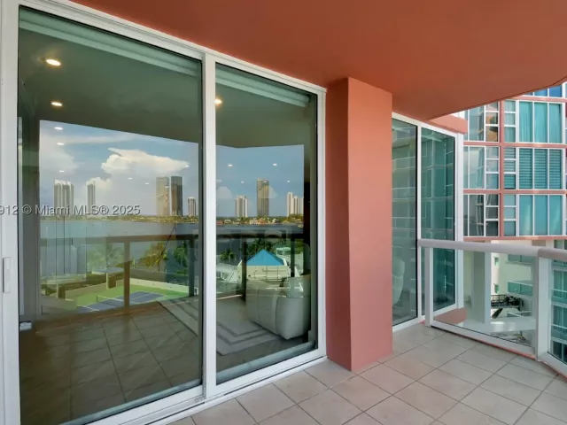 2-bedroom condo for sale in Aventura - 3370 Hidden Bay Dr 812 - MondialRealty