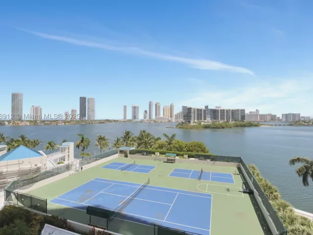 2-bedroom condo for sale in Aventura - 3370 Hidden Bay Dr 812 - MondialRealty