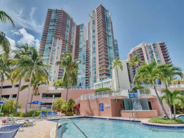 2-bedroom condo for sale in Aventura - 3370 Hidden Bay Dr 812 - MondialRealty