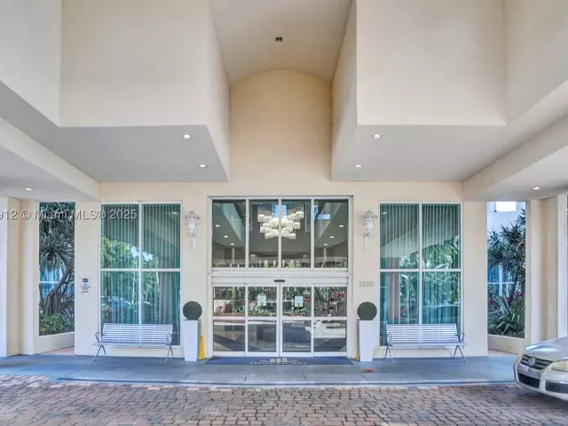 2-bedroom condo for sale in Aventura - 3370 Hidden Bay Dr 812 - MondialRealty