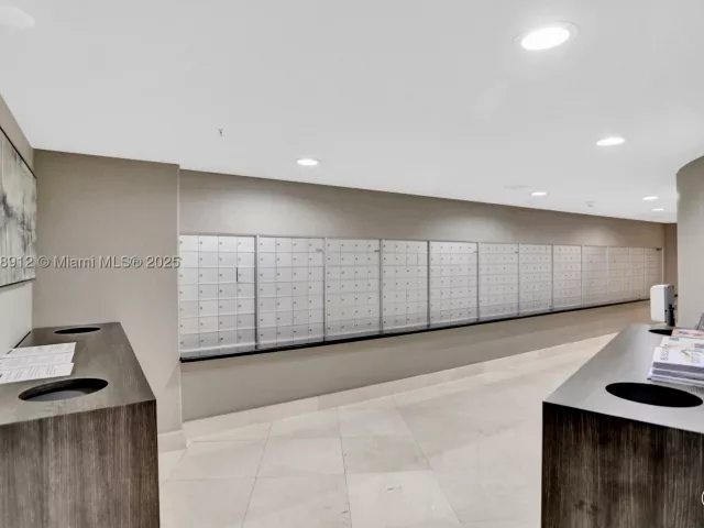 2-bedroom condo for sale in Aventura - 3370 Hidden Bay Dr 812 - MondialRealty