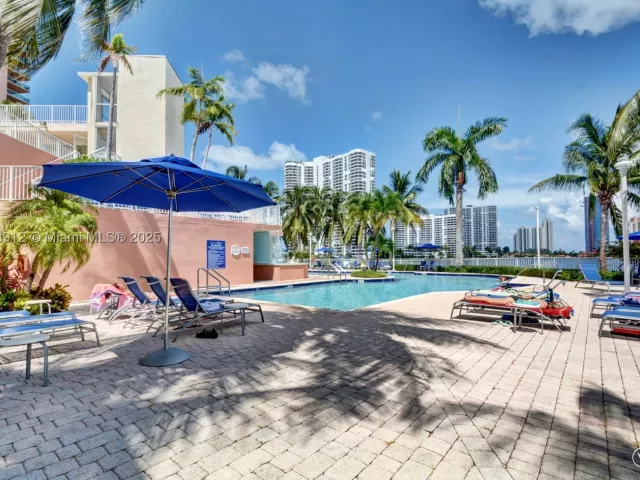 2-bedroom condo for sale in Aventura - 3370 Hidden Bay Dr 812 - MondialRealty