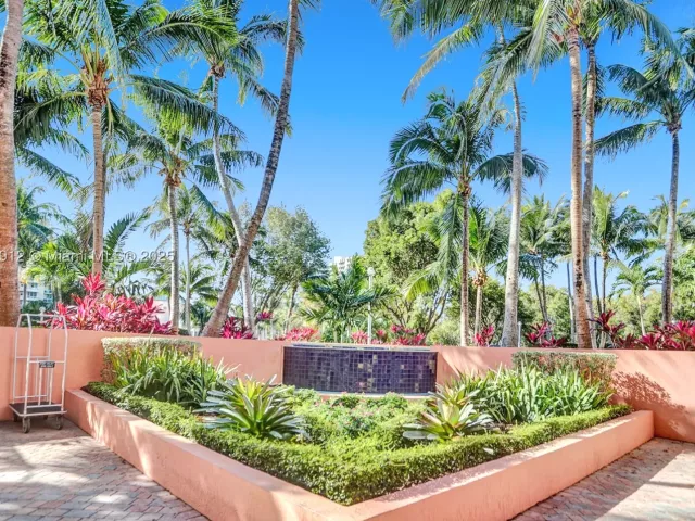 2-bedroom condo for sale in Aventura - 3370 Hidden Bay Dr 812 - MondialRealty