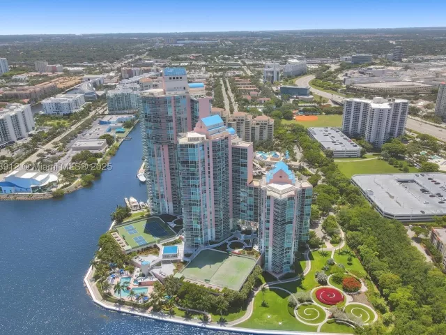 2-bedroom condo for sale in Aventura - 3370 Hidden Bay Dr 812 - MondialRealty