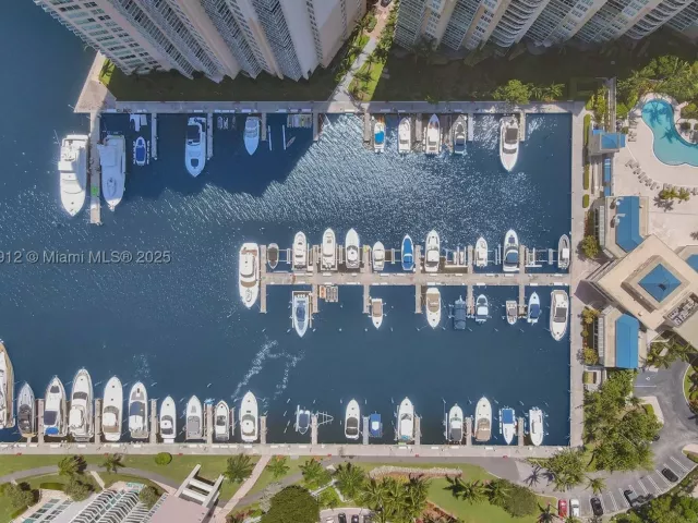 2-bedroom condo for sale in Aventura - 3370 Hidden Bay Dr 812 - MondialRealty