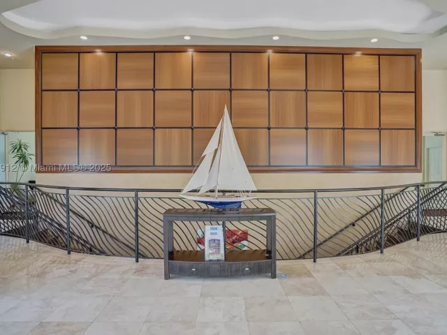 2-bedroom condo for sale in Aventura - 3370 Hidden Bay Dr 812 - MondialRealty