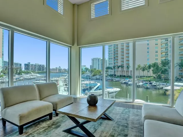 2-bedroom condo for sale in Aventura - 3370 Hidden Bay Dr 812 - MondialRealty