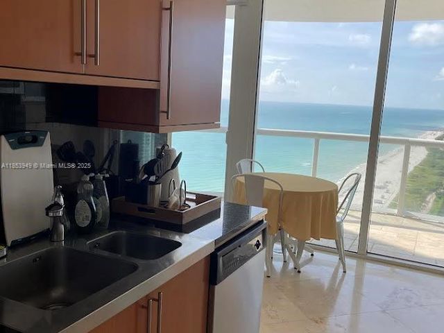 Apartment for rent  Unit #3404 - photo 7501954