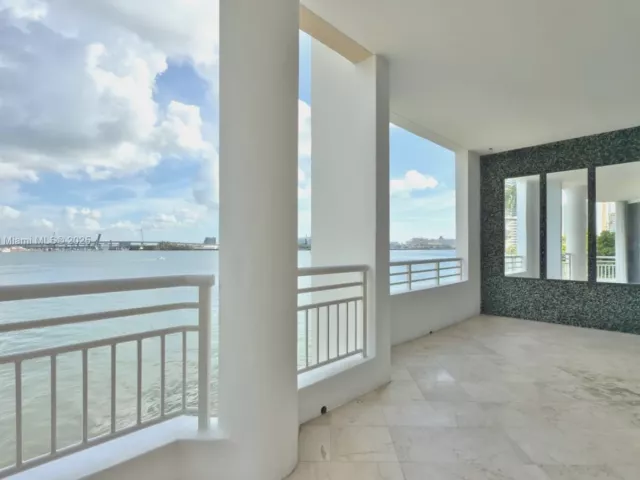2-bedroom condo for rent in Miami - 848 Brickell Key Dr 306 - MondialRealty