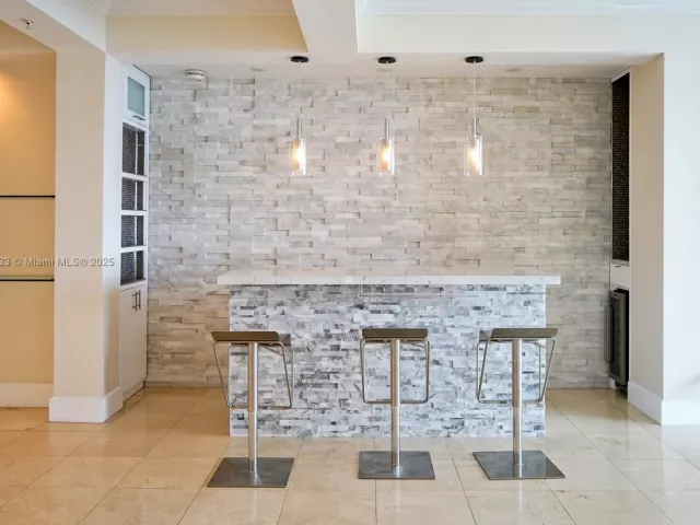2-bedroom condo for rent in Miami - 848 Brickell Key Dr 306 - MondialRealty