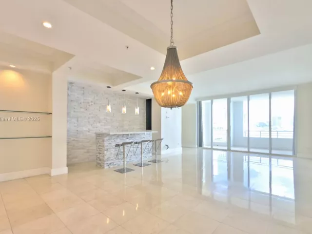 2-bedroom condo for rent in Miami - 848 Brickell Key Dr 306 - MondialRealty