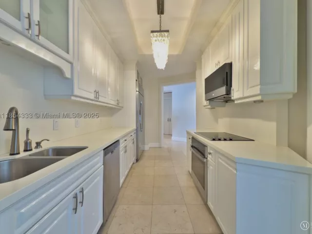 2-bedroom condo for rent in Miami - 848 Brickell Key Dr 306 - MondialRealty