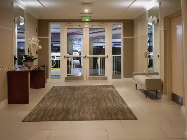 2-bedroom condo for rent in Miami - 848 Brickell Key Dr 306 - MondialRealty