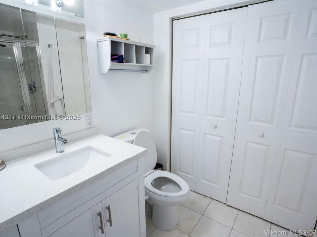 2-bedroom condo for sale in Aventura - 3530 Mystic Pointe Dr 2509 - MondialRealty