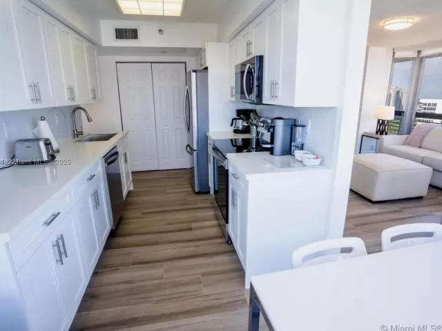 2-bedroom condo for sale in Aventura - 3530 Mystic Pointe Dr 2509 - MondialRealty