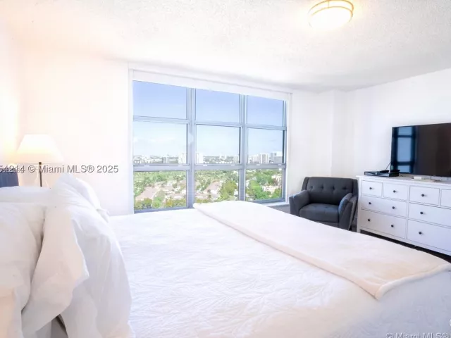 2-bedroom condo for sale in Aventura - 3530 Mystic Pointe Dr 2509 - MondialRealty