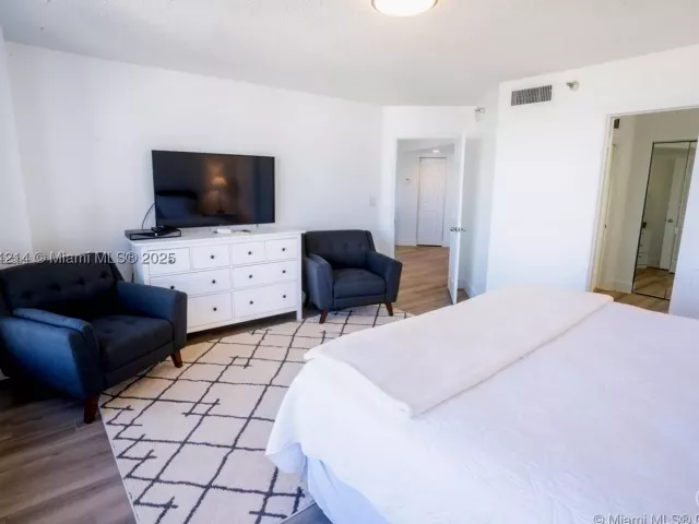 2-bedroom condo for sale in Aventura - 3530 Mystic Pointe Dr 2509 - MondialRealty