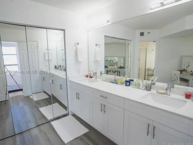 2-bedroom condo for sale in Aventura - 3530 Mystic Pointe Dr 2509 - MondialRealty
