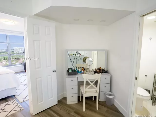 2-bedroom condo for sale in Aventura - 3530 Mystic Pointe Dr 2509 - MondialRealty