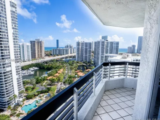 2-bedroom condo for sale in Aventura - 3530 Mystic Pointe Dr 2509 - MondialRealty