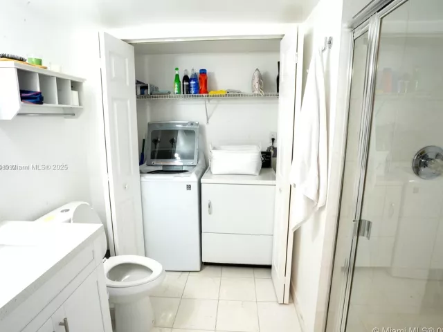 2-bedroom condo for sale in Aventura - 3530 Mystic Pointe Dr 2509 - MondialRealty