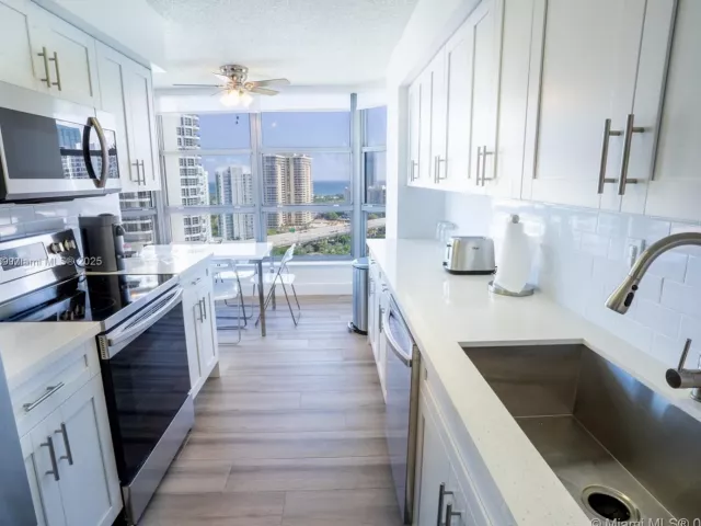 2-bedroom condo for sale in Aventura - 3530 Mystic Pointe Dr 2509 - MondialRealty