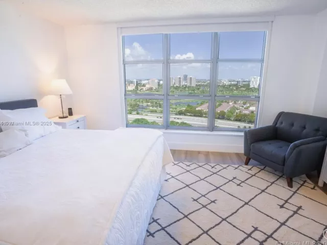 2-bedroom condo for sale in Aventura - 3530 Mystic Pointe Dr 2509 - MondialRealty
